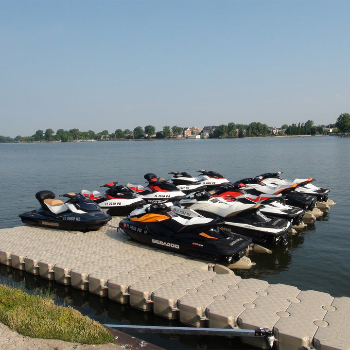 Candock JetSlide - Innovative Jet Ski dock made of HDPE. Protects against hull damage and marine vegetation, easy to assemble, and maintenance-free. Dimensions: 288 cm x 96 cm x 38 cm, weight 68 kg.