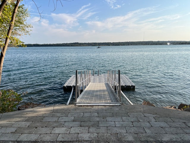 Ontario Condo Enhances Waterfront Living with Candock